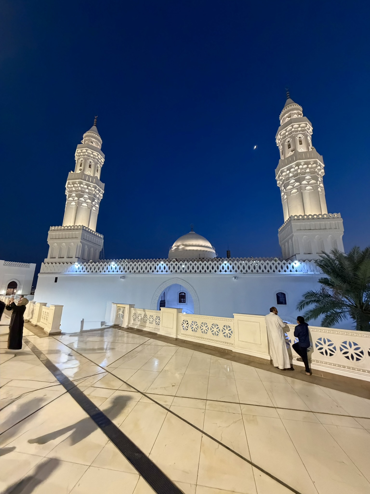 Masjid al-Qiblatayn illuminated at night